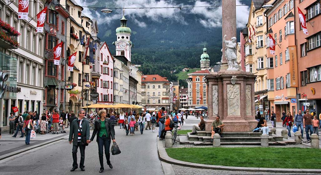 Flight Guide to Your Austrian Adventure: Crafting an Innsbruck Itinerary